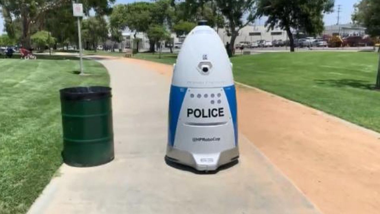 ABD’de robot polis ilk devriyesine çıktı
