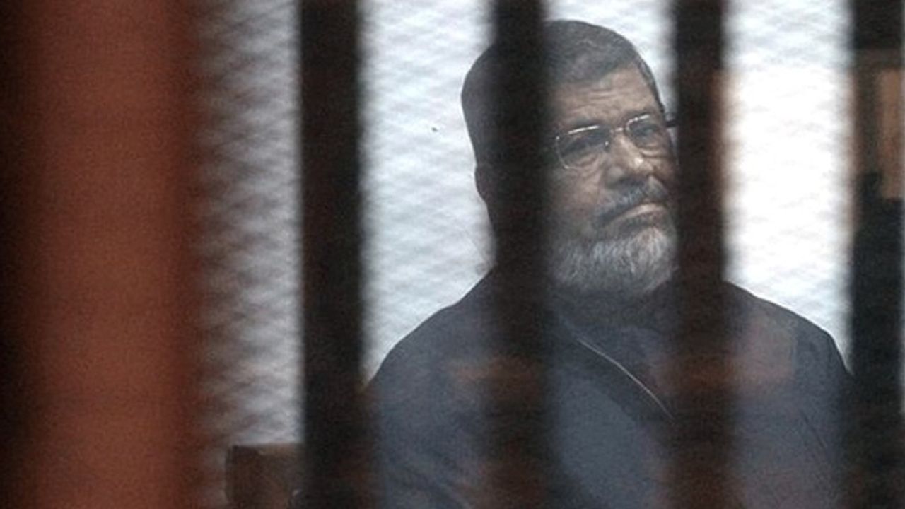 İhvan'dan kan donduran iddia: Mursi kasten öldürüldü
