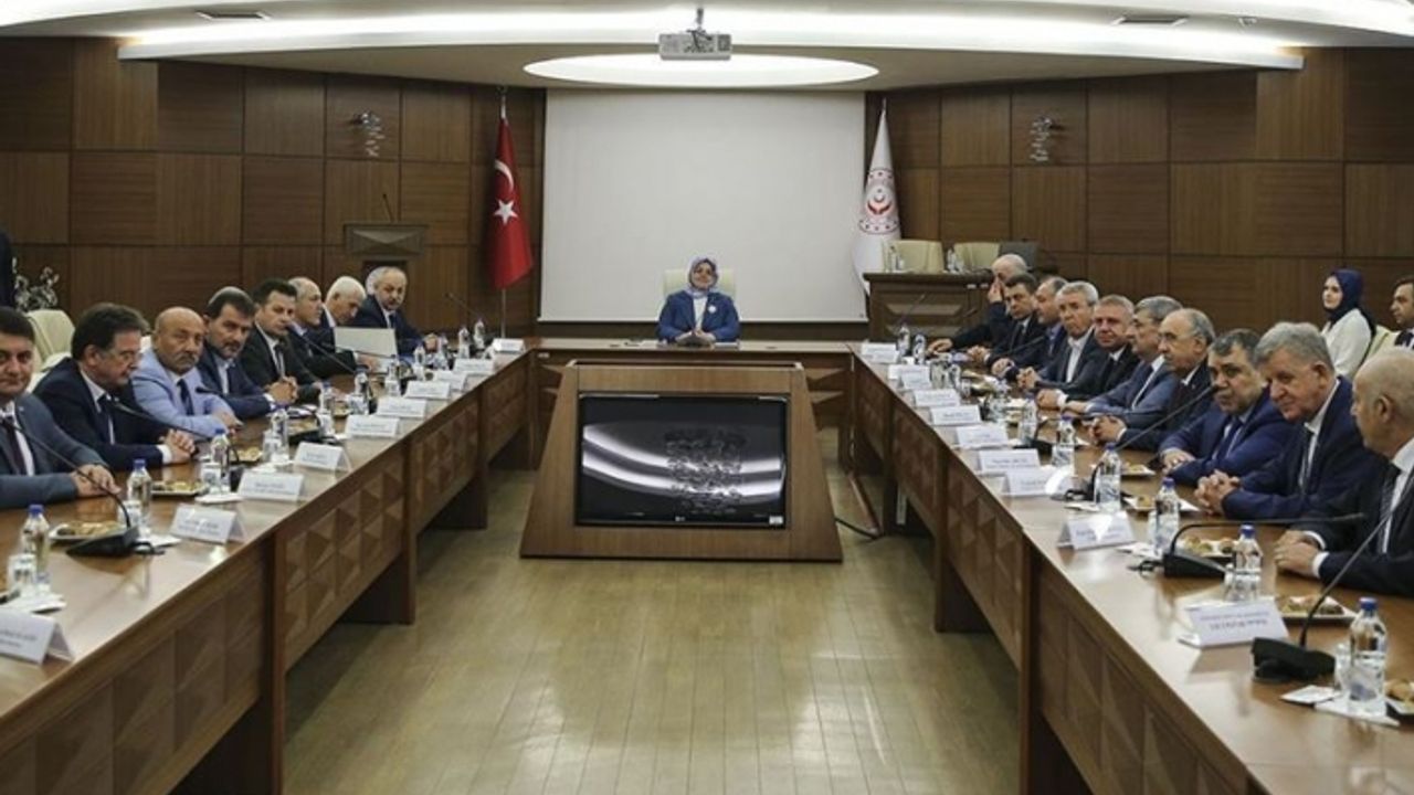 Türk-İş 2019 zam talebini bakana sundu