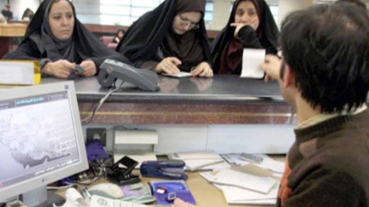 İran'da bankacılar koronavirüs nedeniyle hayatını kaybetti