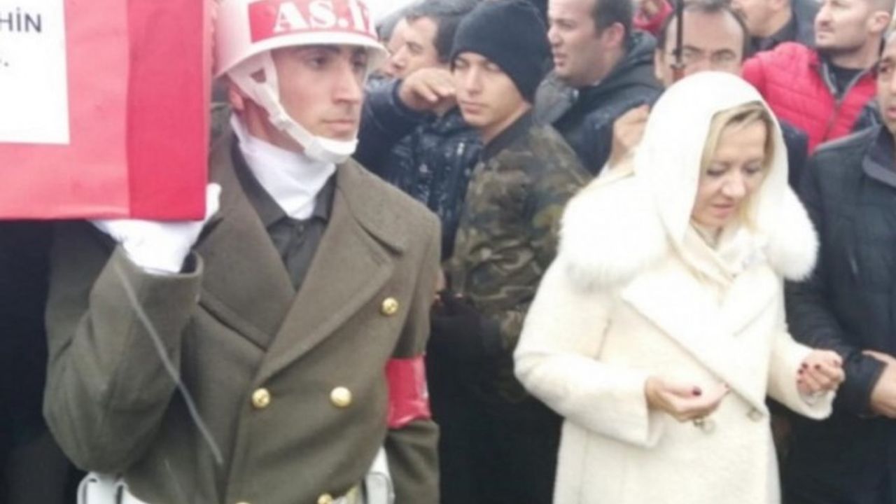 İYİ Partili Aylin Cesur'dan, şehit cenazesindeki tepki çeken hareketi sonrası açıklama