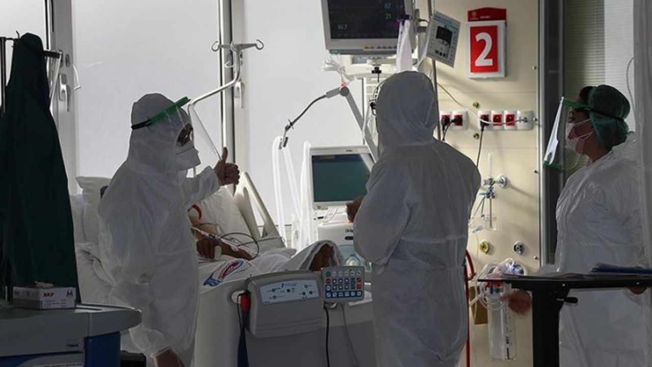 Koronavirüste kritik eşik de aşıldı: Sağlık Bakanı Koca'dan çok önemli uyarı