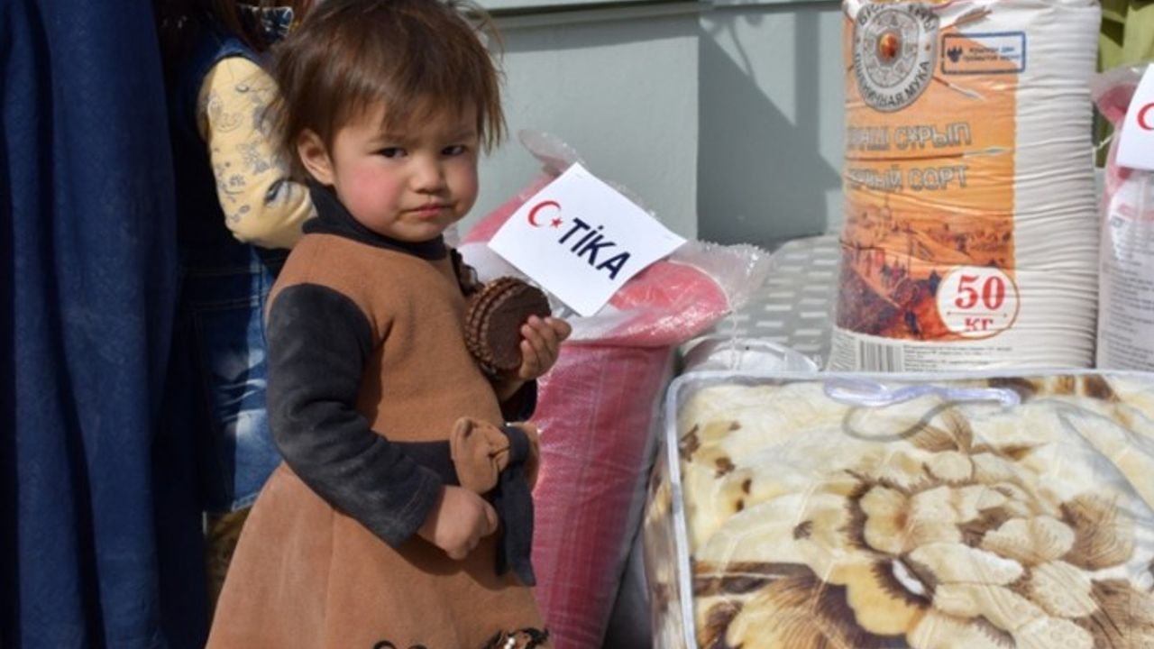 TİKA, Afganistan'daki savaş mağduru Türkmen ailelere yardım yaptı