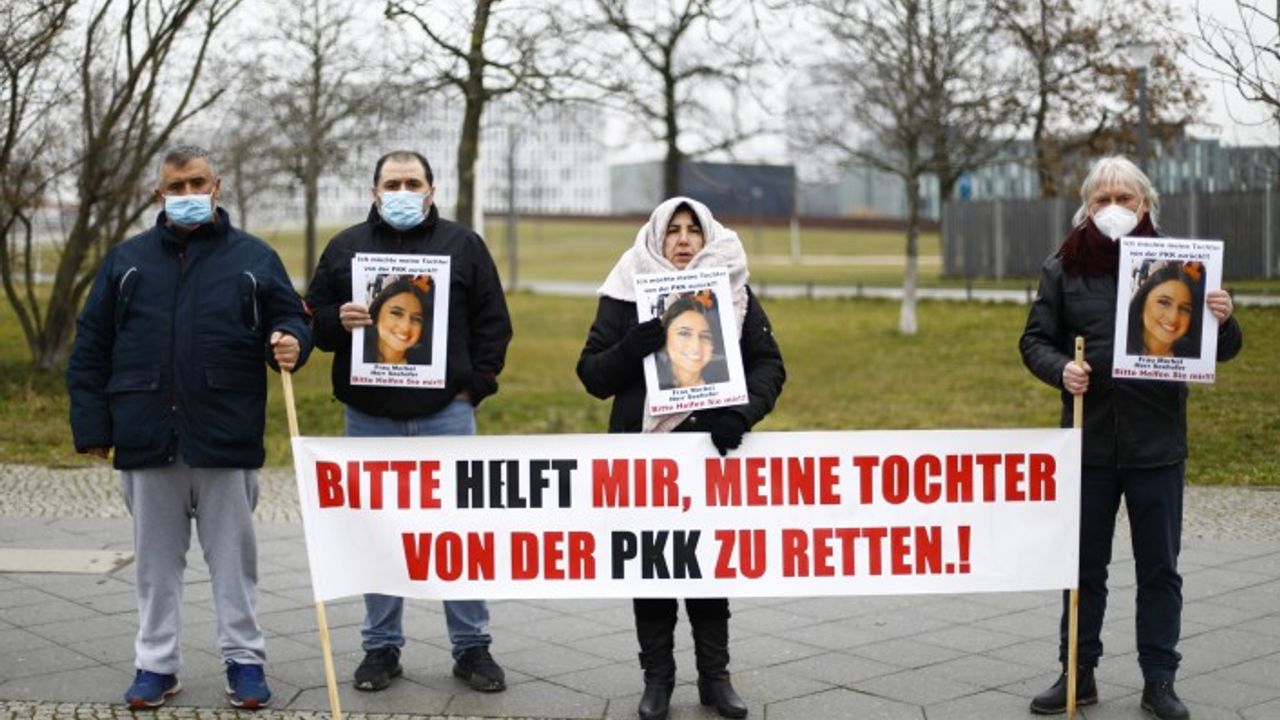 Almanya'da PKK tarafından kızı kaçırılan anneye “Cesur Kadın” ödülü