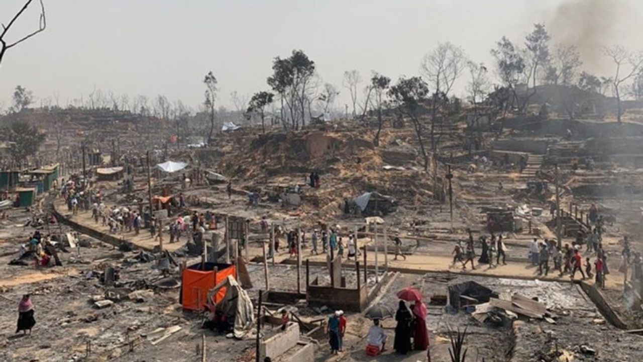 Bangladeş'teki mülteci faciası: Teller olmasaydı yangından kaçabilirlerdi
