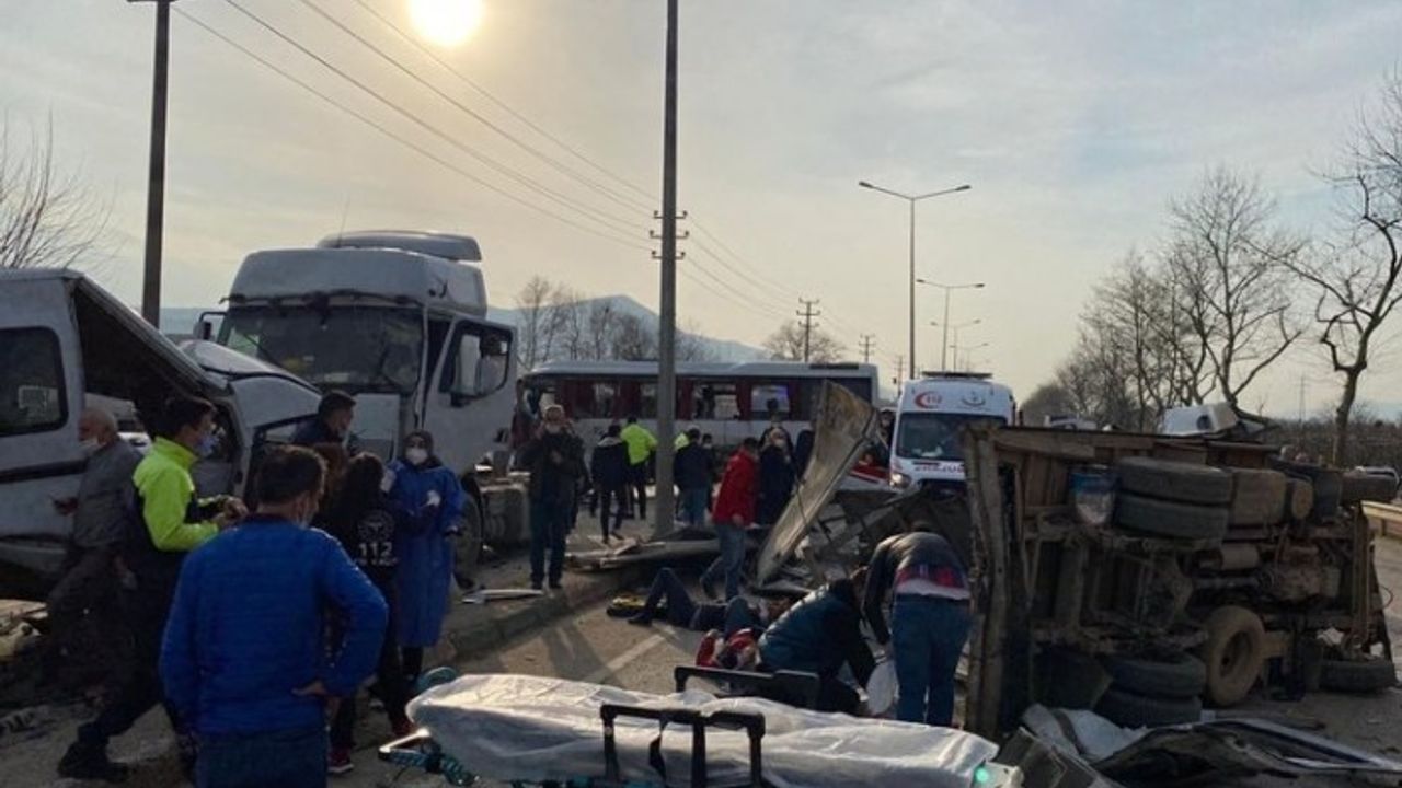 Bursa'da katliam gibi kaza: Basri Gümüş, Ahmet Ömeroğlu, Semih Ural, Recep Göler öldü, 20 de yaralı var
