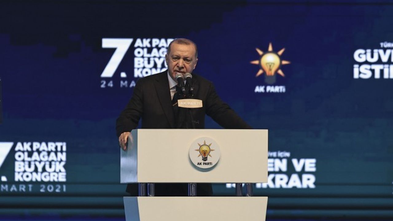 Cumhurbaşkanı Erdoğan yeniden genel başkan