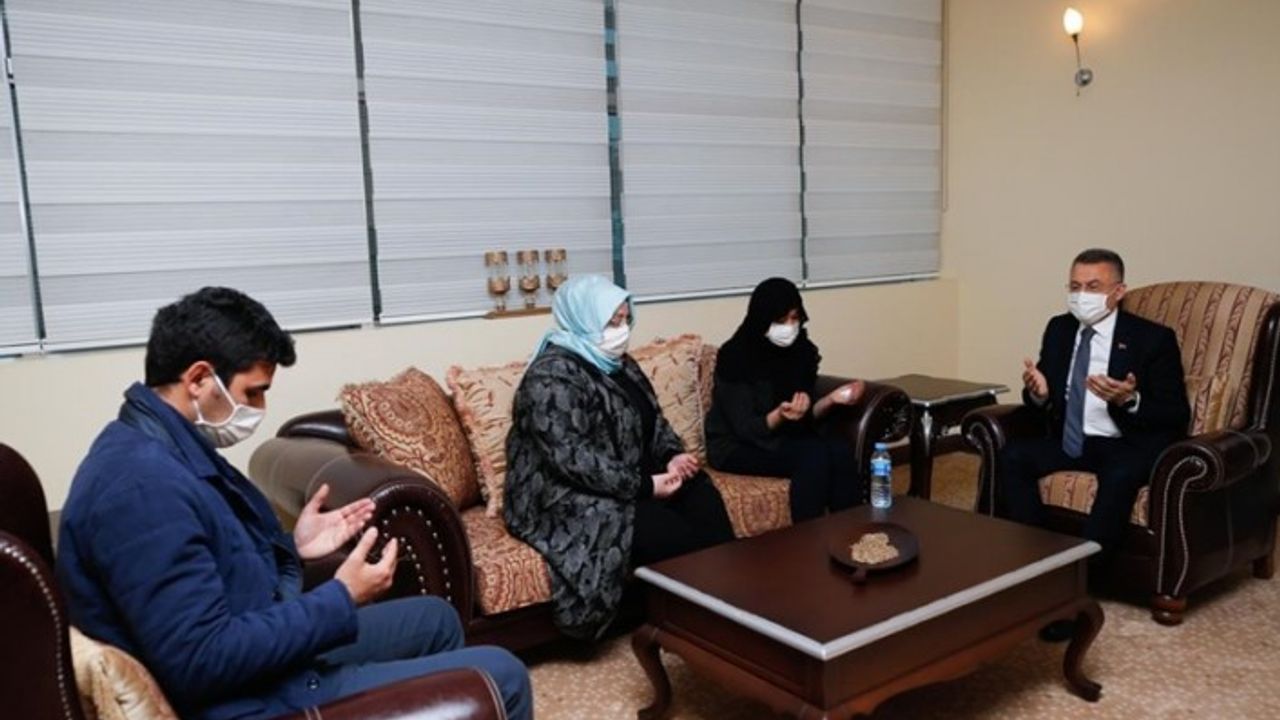 Cumhurbaşkanı Yardımcısı Oktay'dan şehit Korgeneral Erbaş'ın ailesine taziye ziyareti