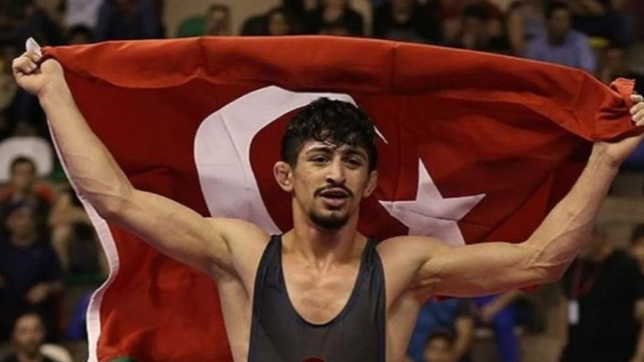 Türkiye'yi grekoromen 60 kiloda temsil eden Kerem Kamal finalde