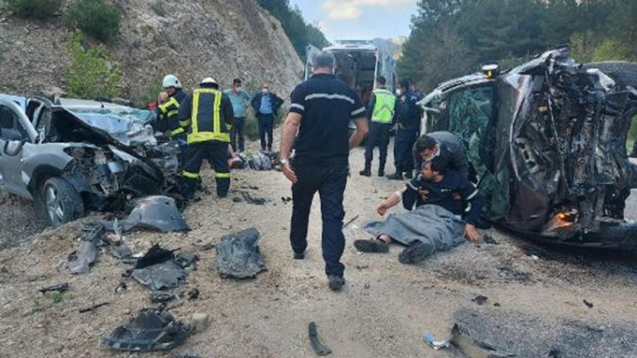Adana'da korkunç kaza: Yaşar Menteş, Dursun Gülay Menteş ve Ali Emre