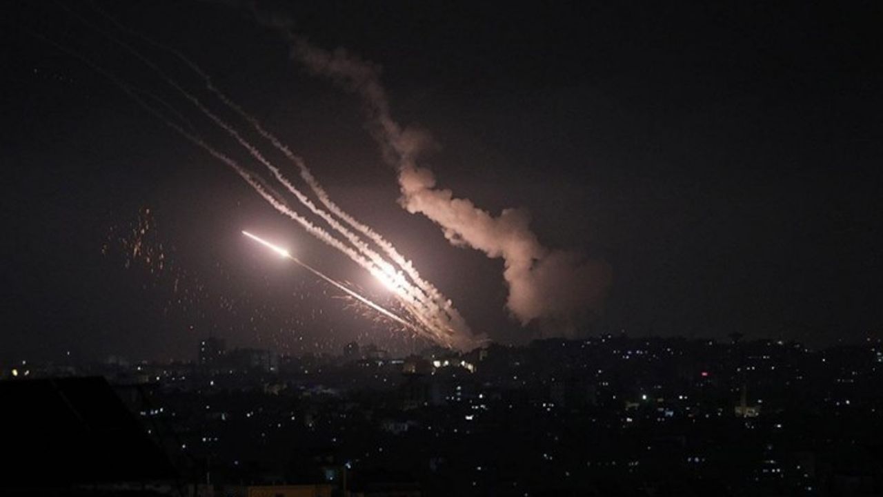 Gazze'den atılan roketler Demir Kubbe' i deldi: Tel Aviv şaşkın