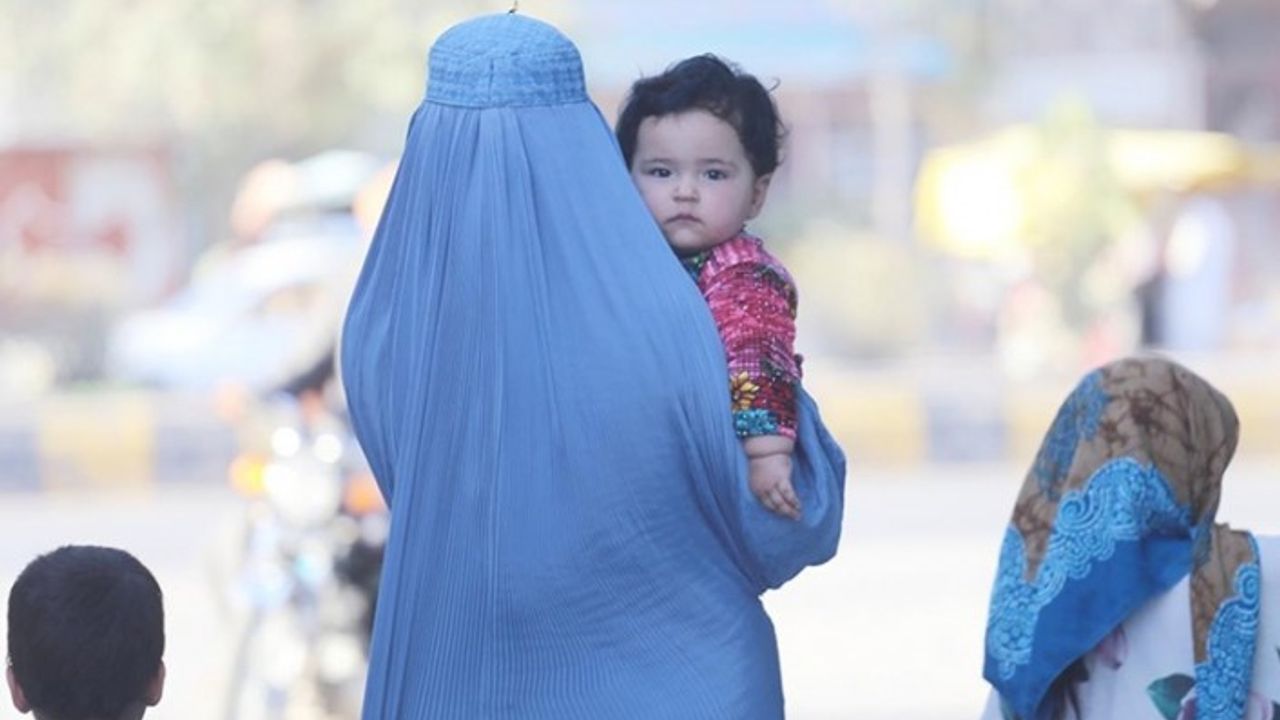 Afgan kadınlar, yeni Taliban döneminden farklı ne bekliyor