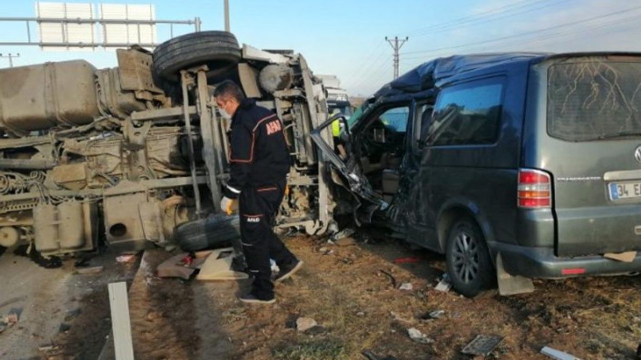 Tatvan'da feci kaza: Mehmet Safik Barkın ve Mehmet Şefik Kaplan öldü