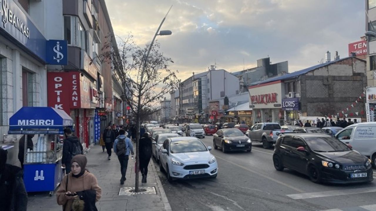 Erzurum'da deprem: Peş peşe açıklamalar geldi