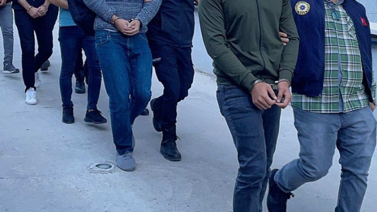 FETÖ'nün 'mahrem yapılanmasına' operasyon:16 gözaltı
