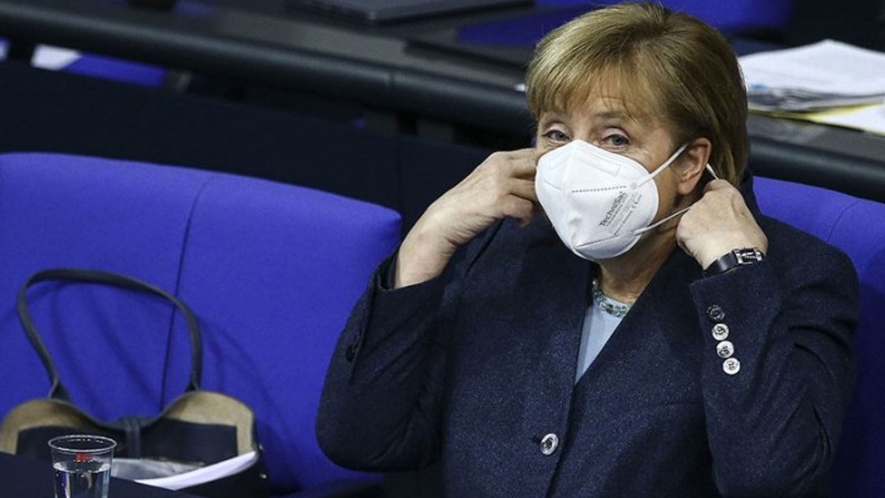 Merkel'in harcamaları Almanya'da kriz çıkardı!