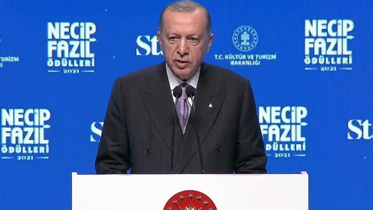 Cumhurbaşkanı Erdoğan: Bu ödüller fikir ve sanat dünyamızın zorbalarına karşı açılmış bir bayraktır