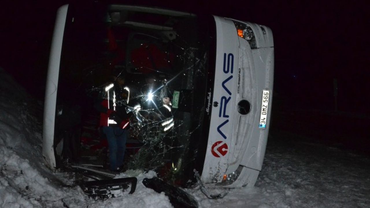 Iğdır-Ankara seferi yapan Aras Turizm otobüsü Kars'ta devrildi: Emre Özşimşek, Kadir Kurt ve 2 Azeri yolcu öldü