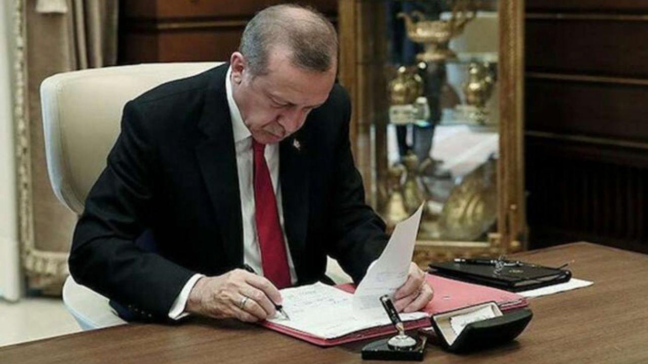 Cumhurbaşkanı Erdoğan imzaladı: Bakanlıklara ve Diyanet'e sabaha karşı kritik atamalar