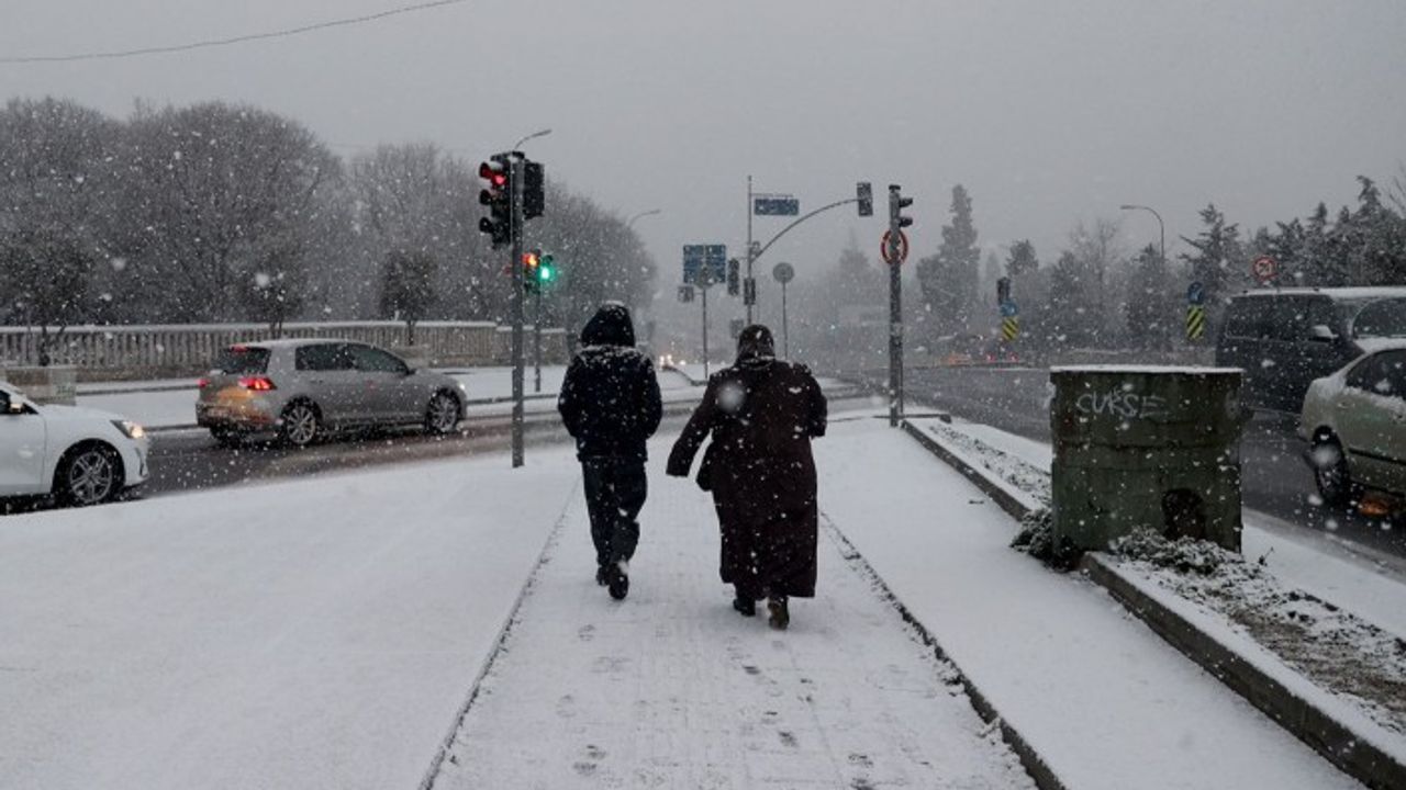 Meteoroloji tarih verip uyardı: Kar İstanbul'u esir alacak!