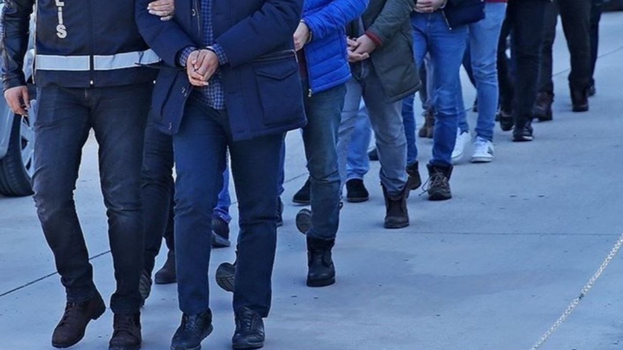 İzmir'de FETÖ'ye yönelik operasyon: Örgüt yöneticileri gözaltında