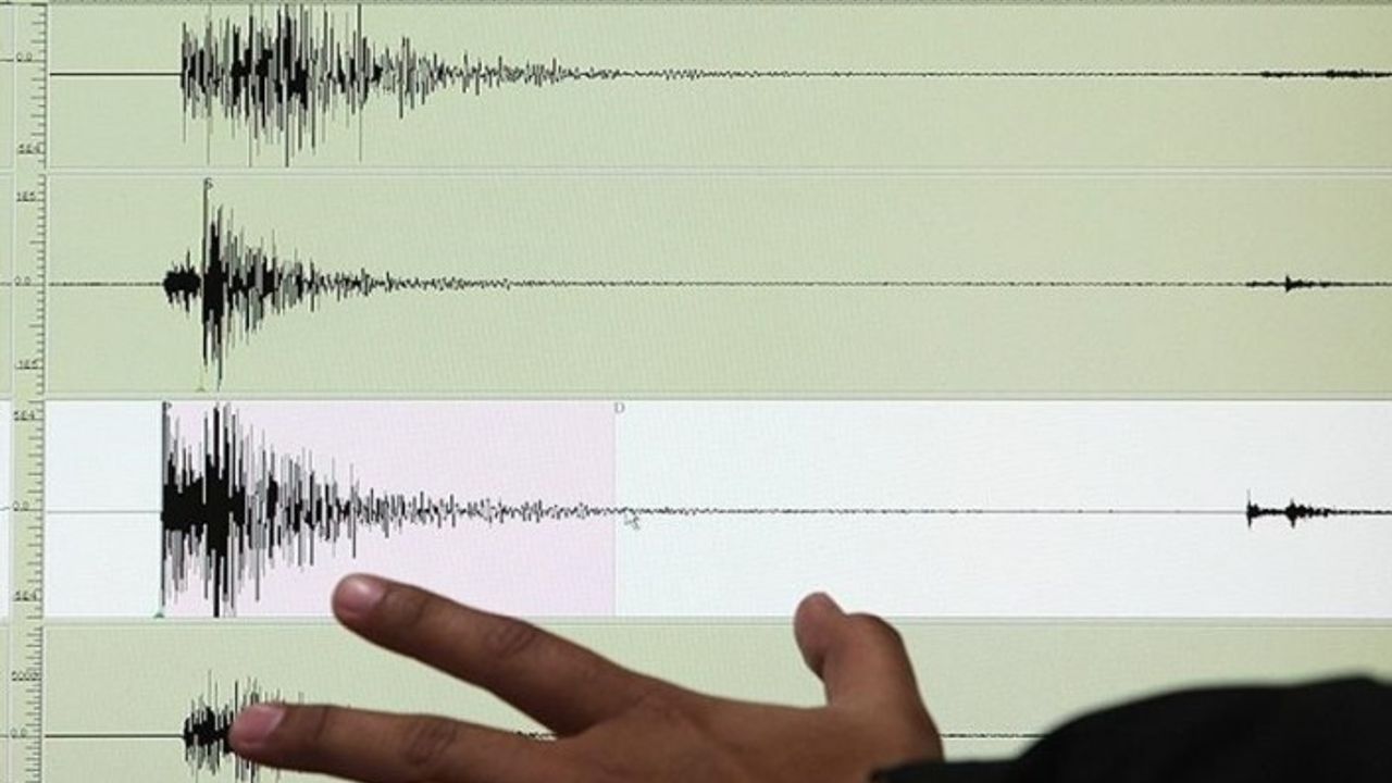 Kütahya sallandı: Korkutan deprem