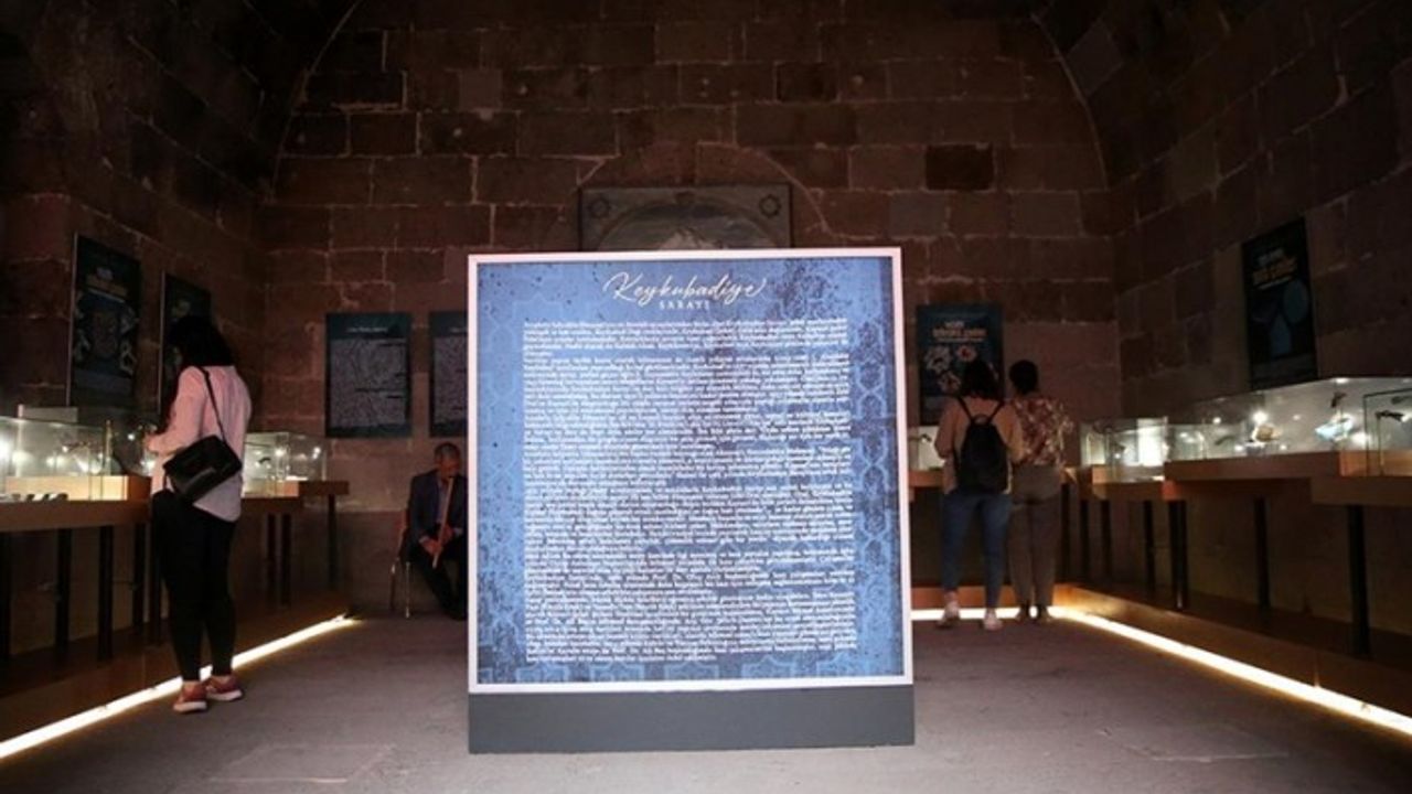 Kayseri'de Keykubadiye Sarayı'ndan çıkan eserler sergileniyor
