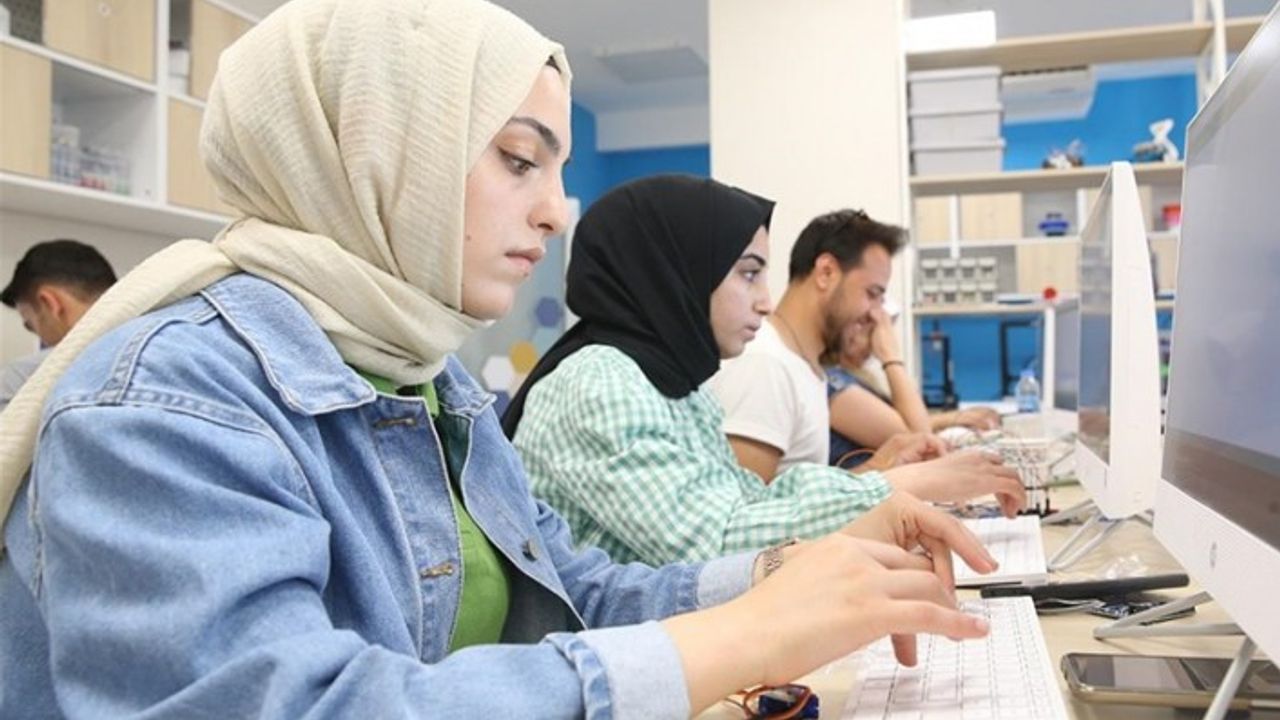 Yazılım eğitimi alan 900 bin genç, Türkiye'nin dijital dönüşümüne katkı sağlayacak