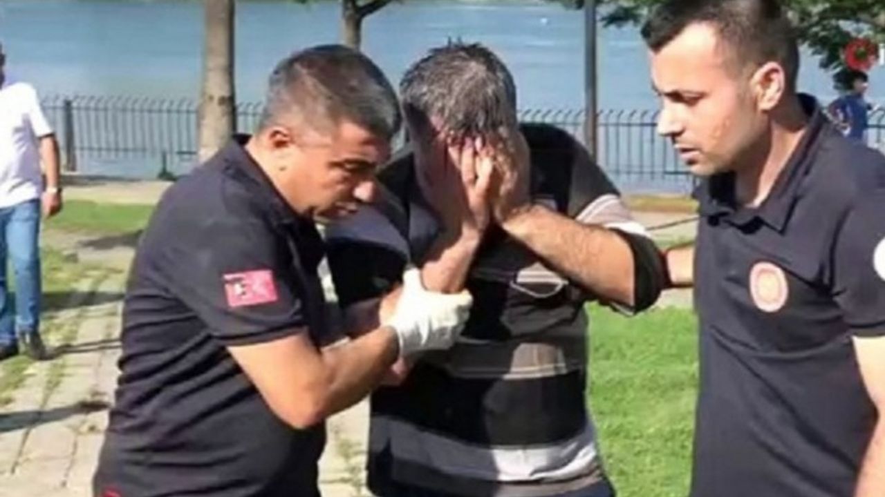 Adana'da Ahmet Gültekin isimli vatandaş iflas ettiği için nehre atlayıp intihar girişiminde bulunan şahıs kayıkla kurtarıldı