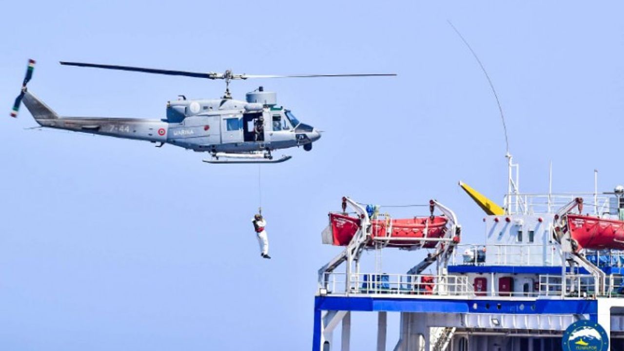 Akdeniz'de şoke eden olay! Türk gemisine Yunan baskını: İtalyanlar da var