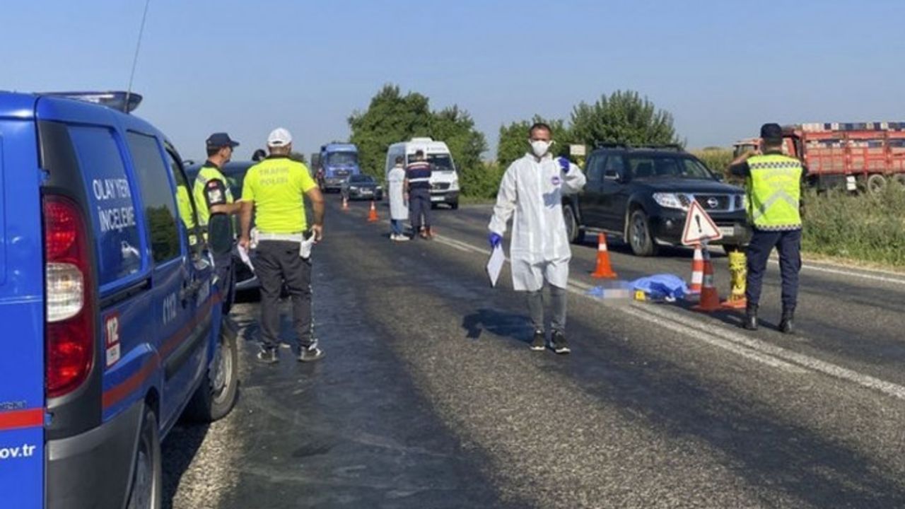 İzmir'de otomobilin çarptığı Sevinç Yür ile torunu Buse Ada Yür öldü