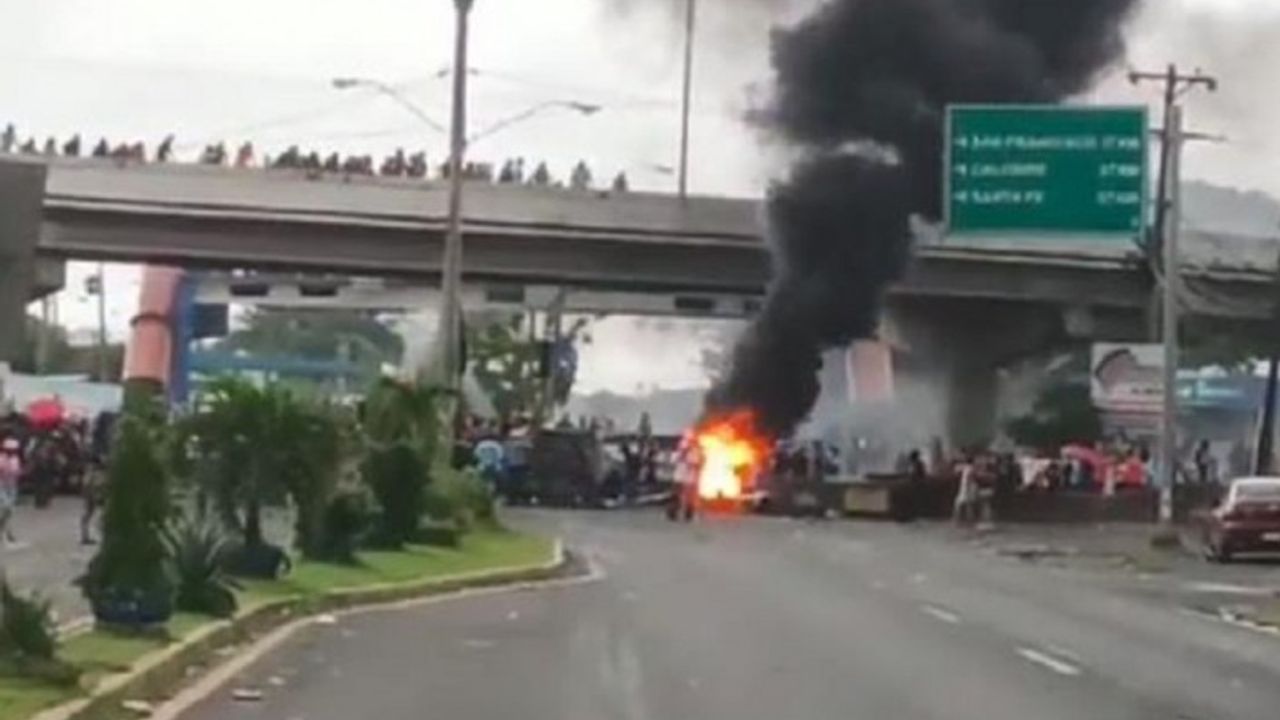Panama'da akaryakıt fiyatlarını protesto eden yüzlerce kişi ülkeyi yangın yerine çevirdi