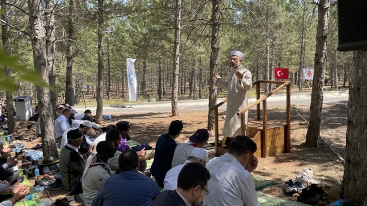 Diyanet İşleri Başkanı Erbaş: Dostluk Kampı'nda açık alanda hutbe irat etti