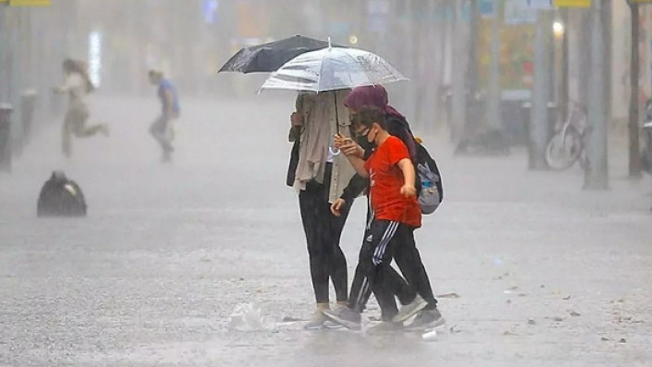 Meteorolojiden 11 şehir için çok önemli uyarı: Kuvvetli yağmur, sel, su baskını, dolu!