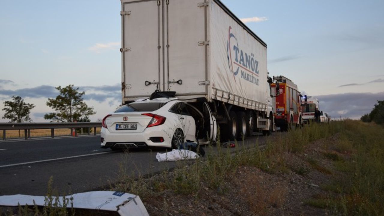 Otomobilin kamyona arkadan çarptığı kazada Mehmet Bulut öldü, 3 kişi yaralandı