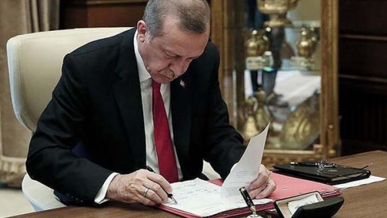 Cumhurbaşkanı Erdoğan imzaladı: Diyanet ve İletişim Başkanlıkları ile bakanlıklarda kritik atamalar