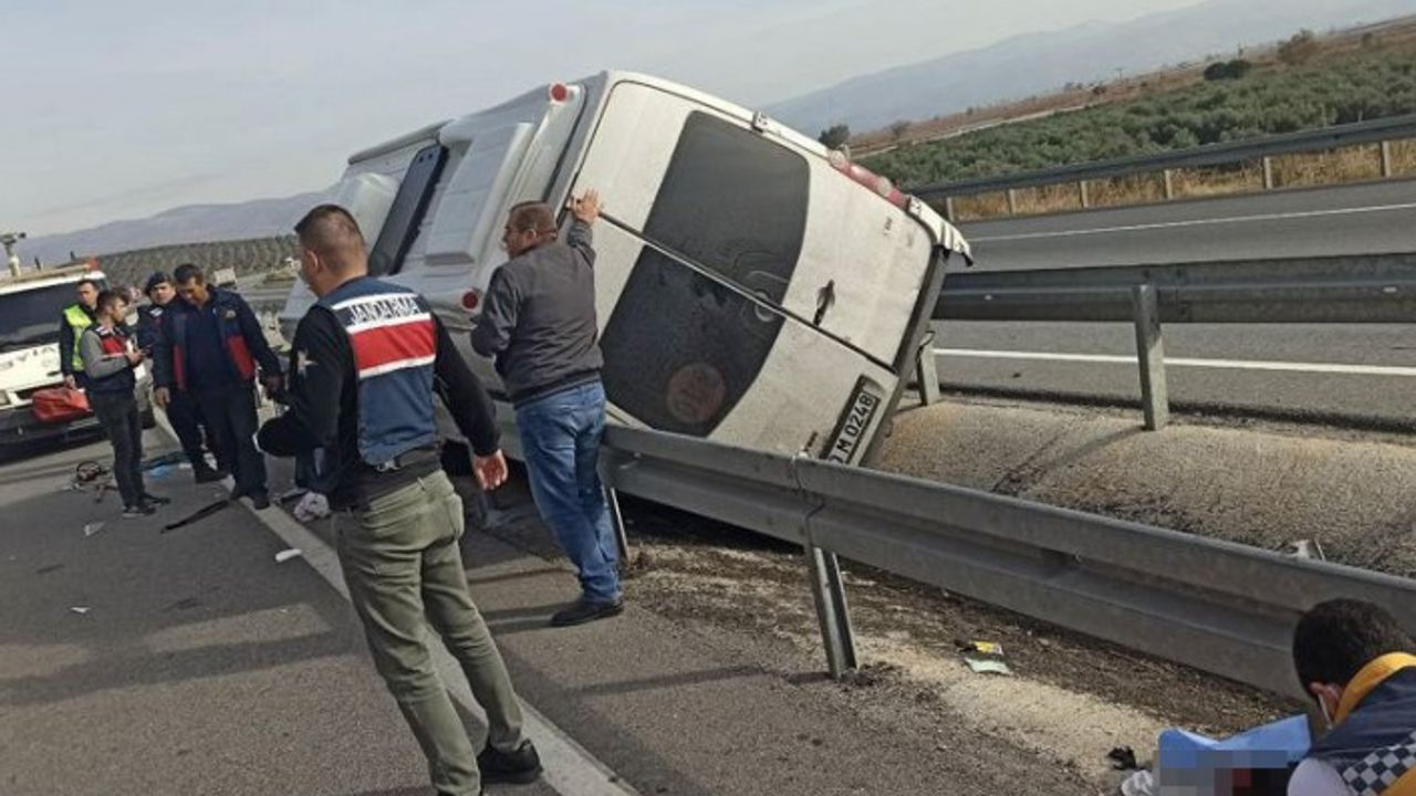 Osmaniyespor taraftarlarını maça götüren minibüs kaza yaptı: Ölü ve yaralılar var