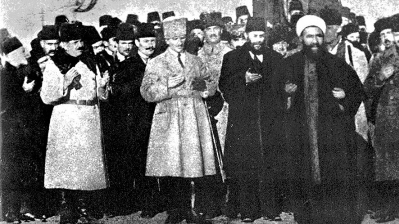 Büyük Önder Atatürk, Milli Mücadele'nin kalbi Ankara'ya 103 yıl önce adım attı
