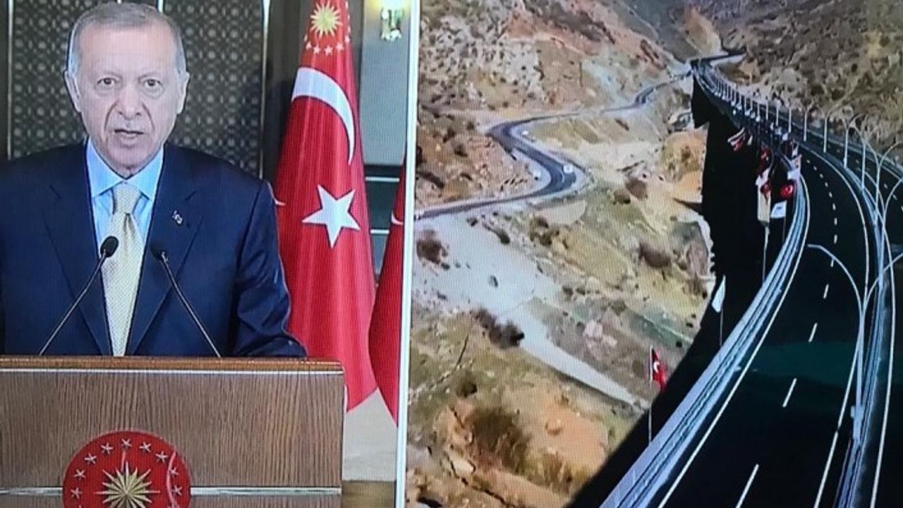 Cumhurbaşkanı Erdoğan, Bitlis Çayı Viyadüğü ve Bağlantı Yolları Açılış Töreni'ne canlı bağlantı ile katıldı