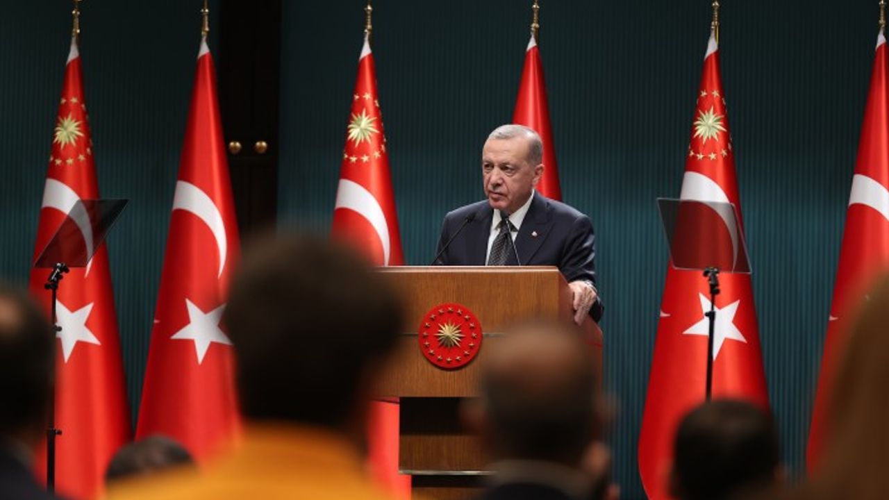 Erdoğan'dan öğrencilere müjde: Yeni burs ve kredi miktarlarını açıkladı