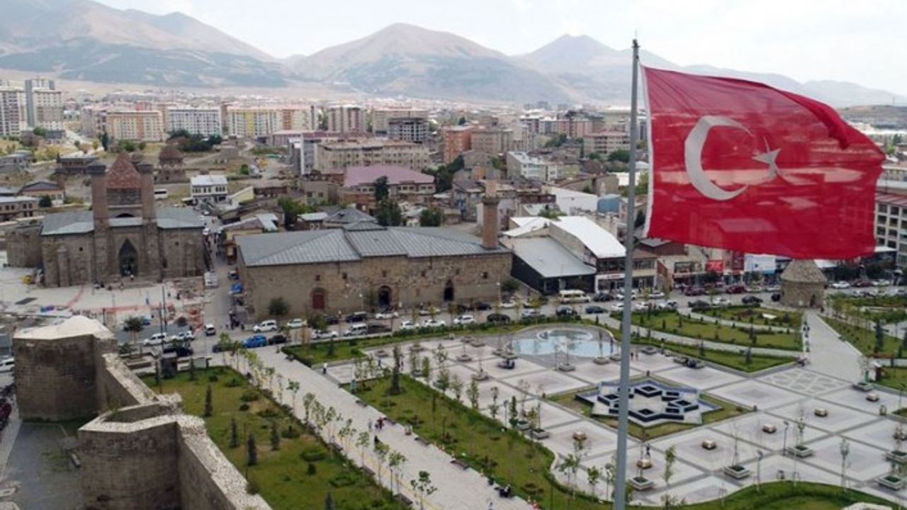 'Erzurum’a öyle bir meydan düzenlemesi yaptık ki Dadaşlar diyarına çok yakıştı'