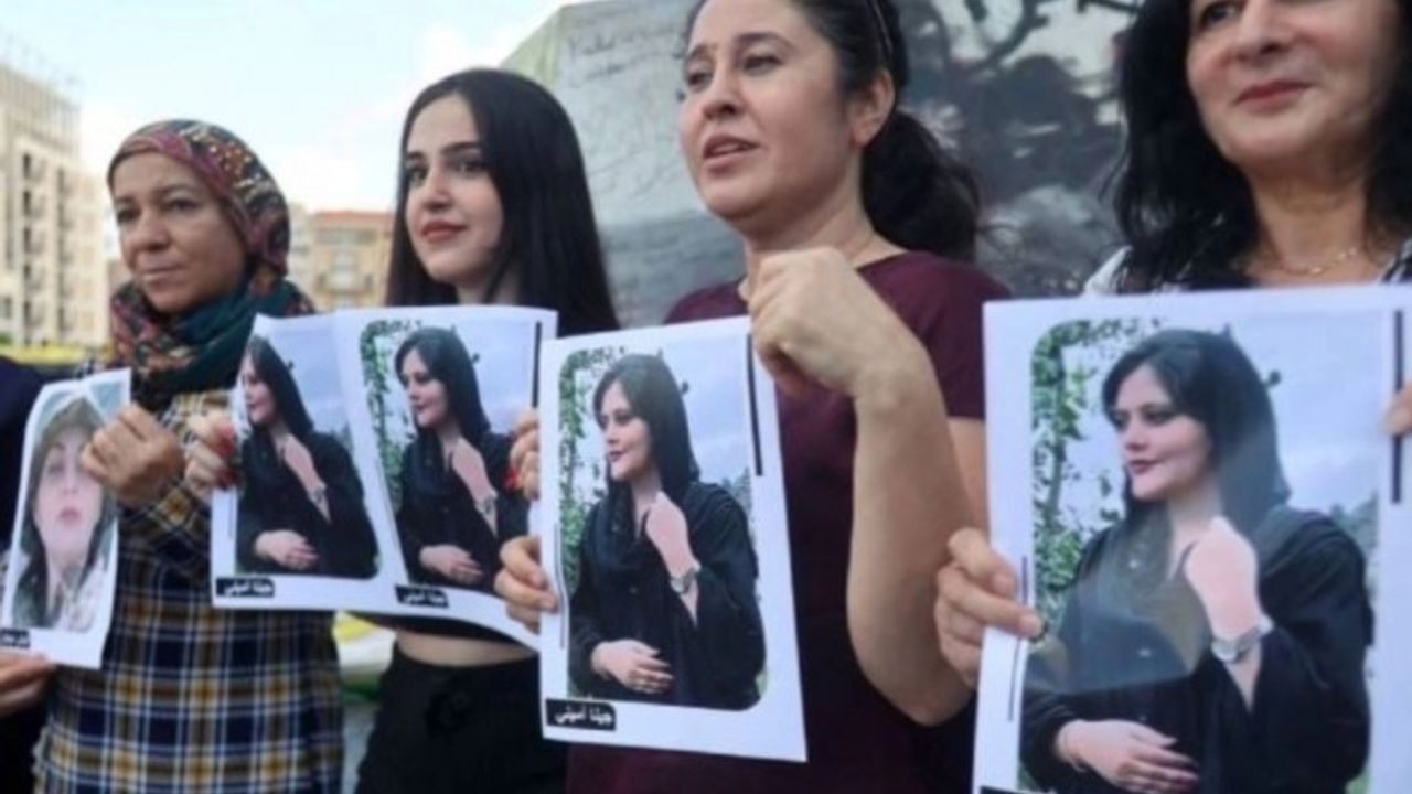 İran'da ilk raund protestocuların: Başörtüsüyle ilgili flaş karar