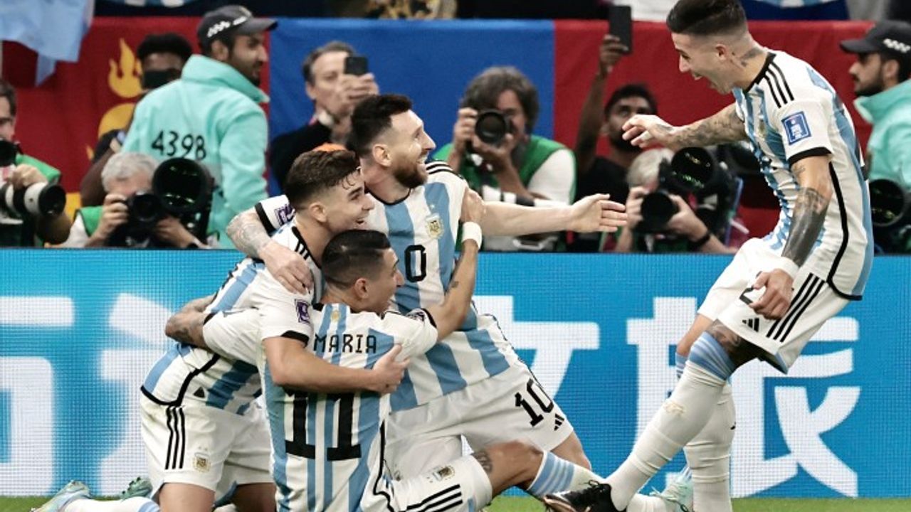 Messi'li Arjantin Dünya Şampiyonu: Mbappe'nin hat-trick'i Fransa'ya yetmedi