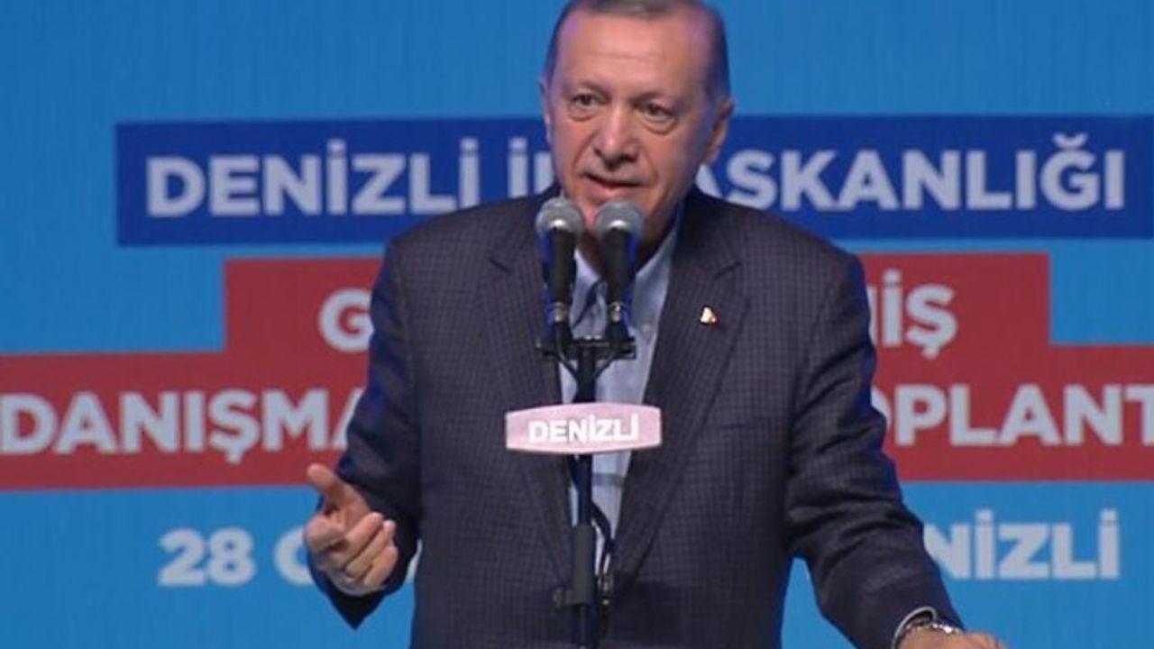Salonda açılan pankart Erdoğan'ın dikkatinden kaçmadı: Maşallah bu ne zeka, dört dörtlük