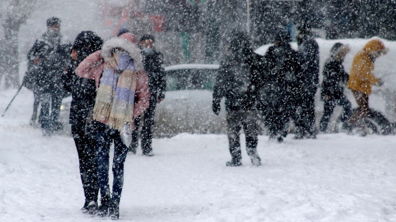 AKOM gün ve saat verdi: İstanbul'a kar ve fırtına geliyor!