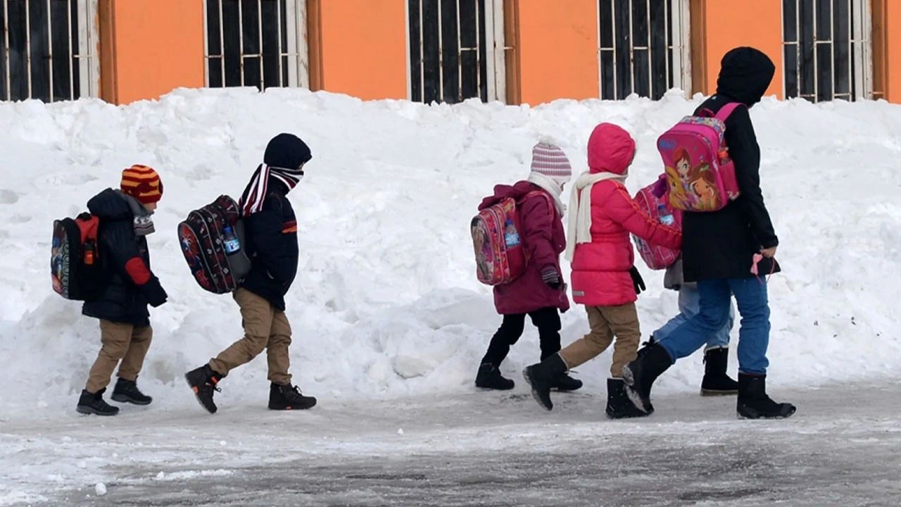 Tüm Türkiye'de okullar bir hafta tatil ilan edildi