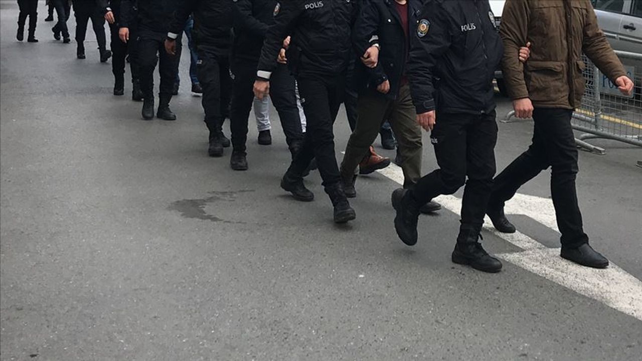 İstanbul, Bursa, İzmir'de eş zamanlı operasyon. Çok sayıda şüpheli yakalandı