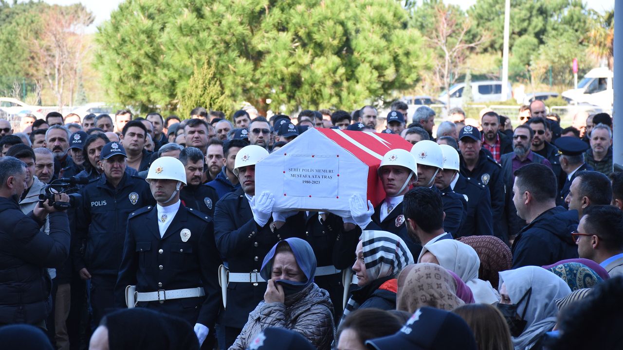 Samsun'da şehit olan polis Mustafa Ata Traş son yolculuğuna uğurlandı: Göz yaşları sel oldu