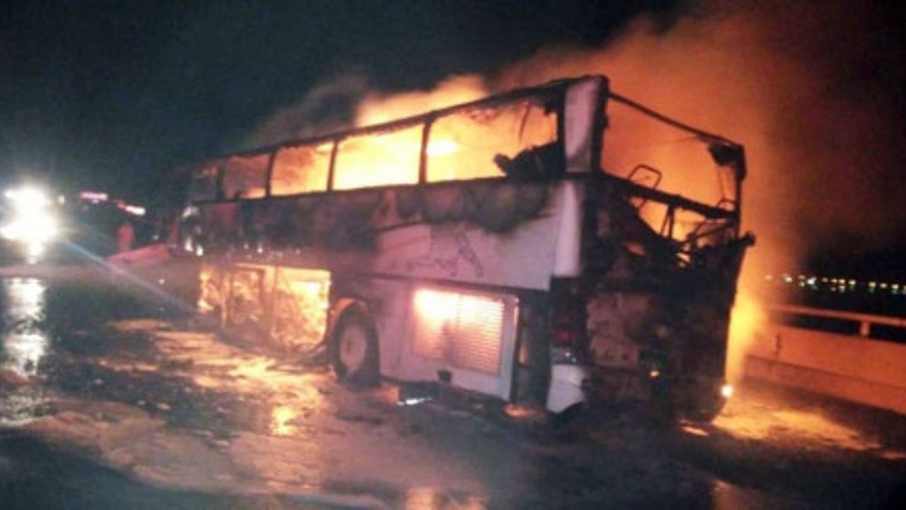Suudi Arabistan'da umrecileri taşıyan otobüs alev alev yandı: 20 kişi öldü