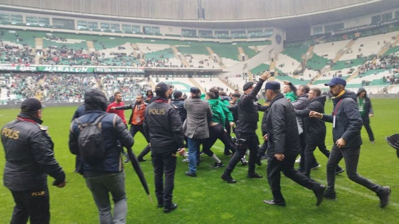 Bursaspor-Amed maçında büyük olaylar. Süleyman Soylu'dan flaş açıklama